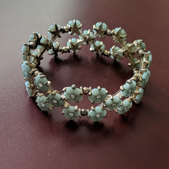 Mint Floral Stretchy Bracelet 🌼 - Picture 2 of 2